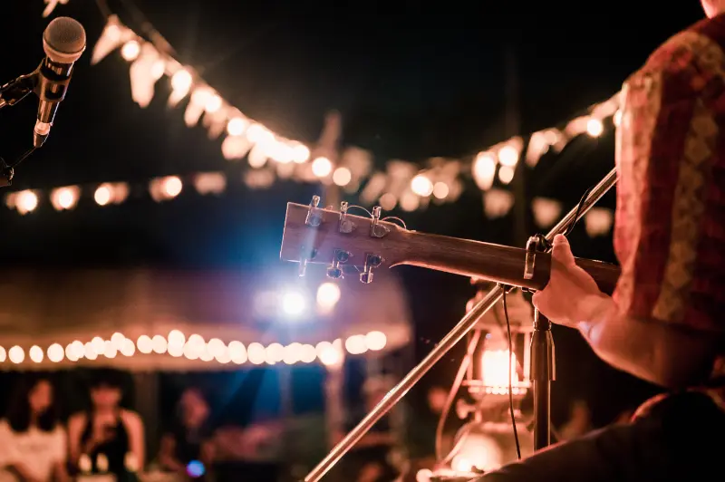 Outdoor wedding band